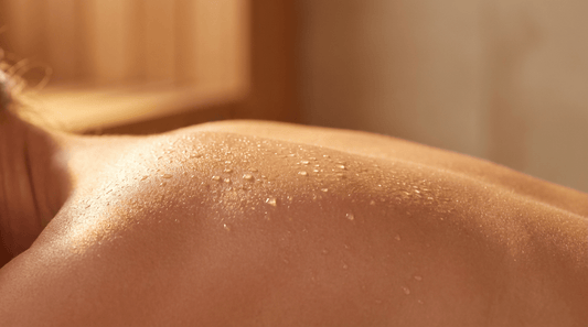  Sauna Hautbild verbessern: Porentief reine und rosige Haut durch regelmäßiges Schwitzen in der Sauna – der Schweißstrom reinigt die Poren natürlich