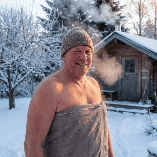 Abhärtung des Immunsystems durch Abkühlung an der frischen Luft nach der Sauna.