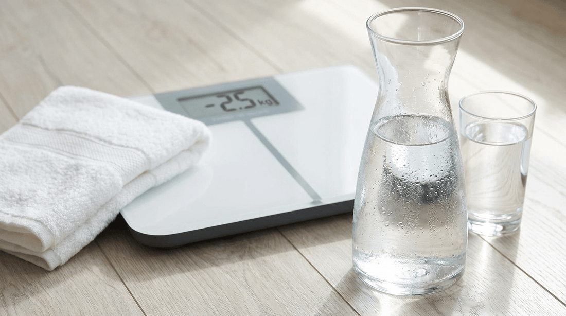 Gewichtsverlust in der Sauna ist primär Wasser, das wieder getrunken werden muss.